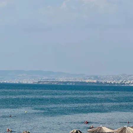 Kiki's Beachfront House Διαμέρισμα