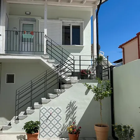 Διαμέρισμα Kiki's Beachfront House *
