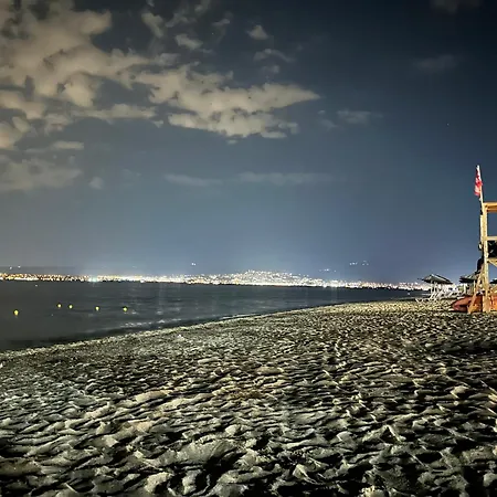 Kiki's Beachfront House Διαμέρισμα *