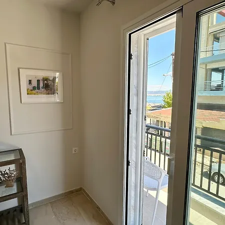 Διαμέρισμα Kiki's Beachfront House *